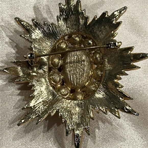 Vintage Ruby & Pearl Starburst Brooch – Quiet Luxury Holiday Statement Pin - Picture 6 of 10